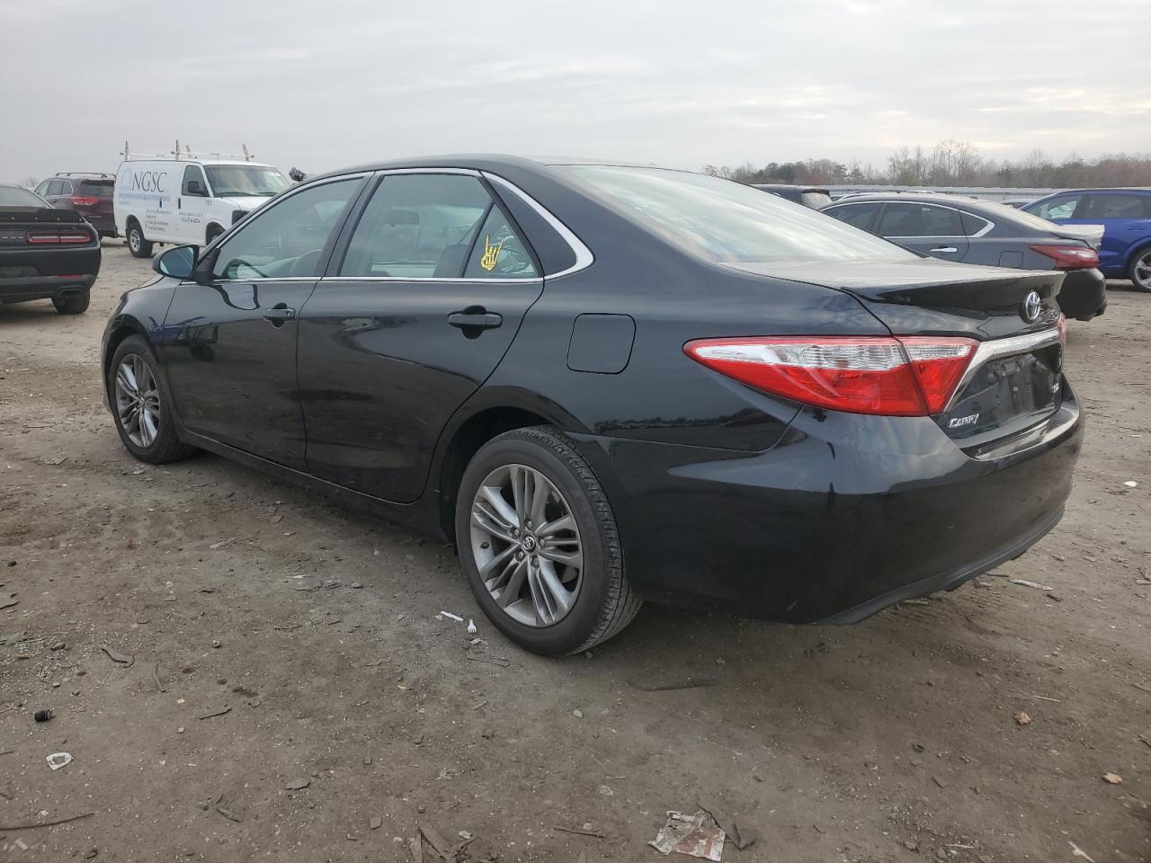 Toyota Camry Le Image 5