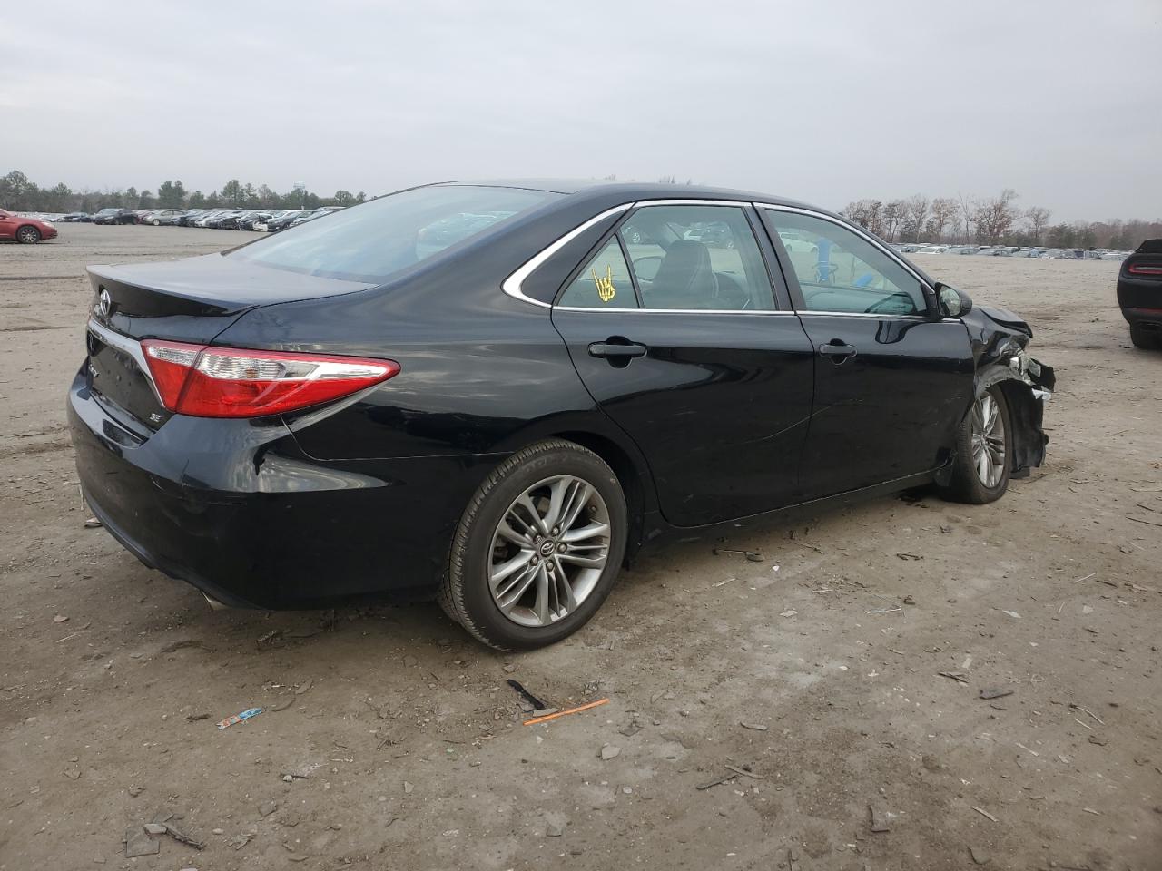 Toyota Camry Le Image 6