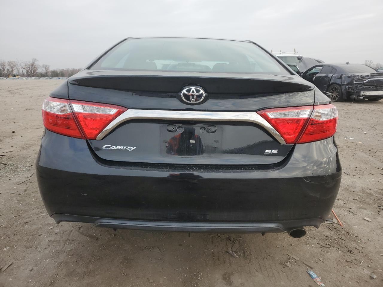 Toyota Camry Le Image 12