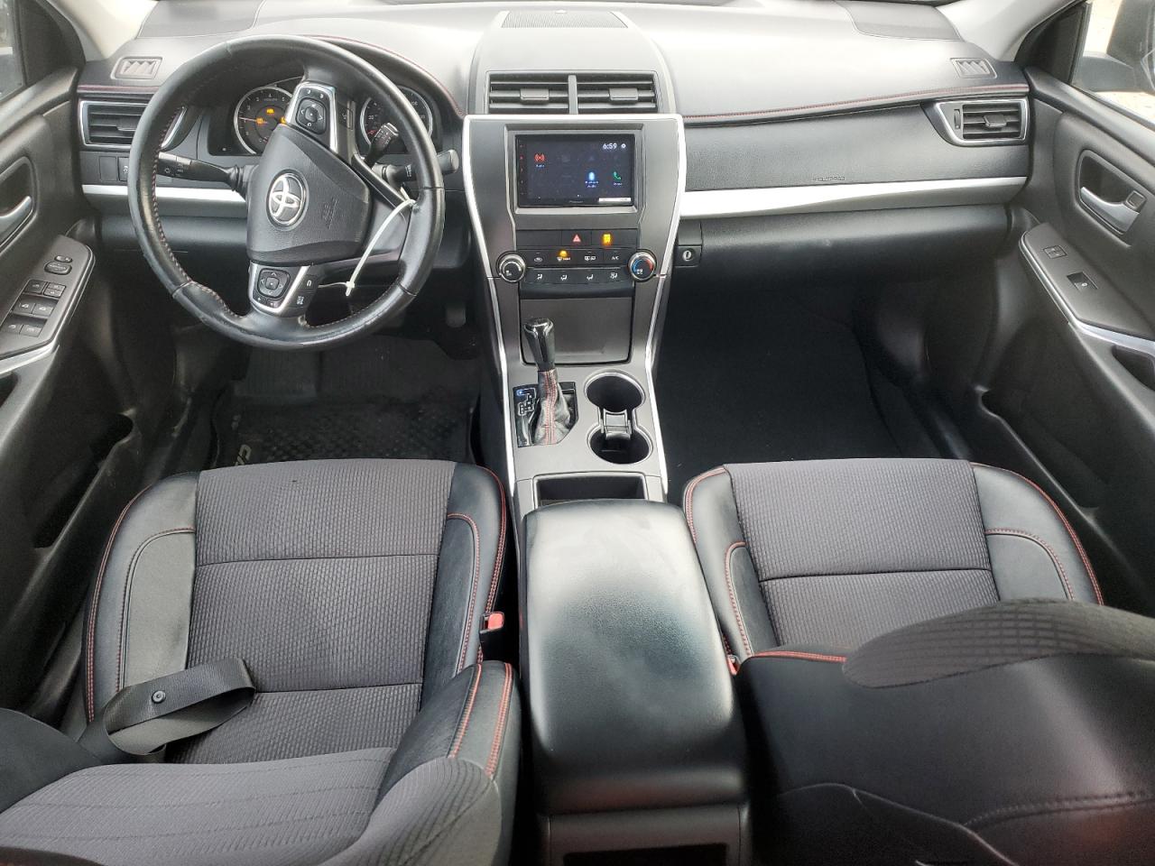 Toyota Camry Le Image 11