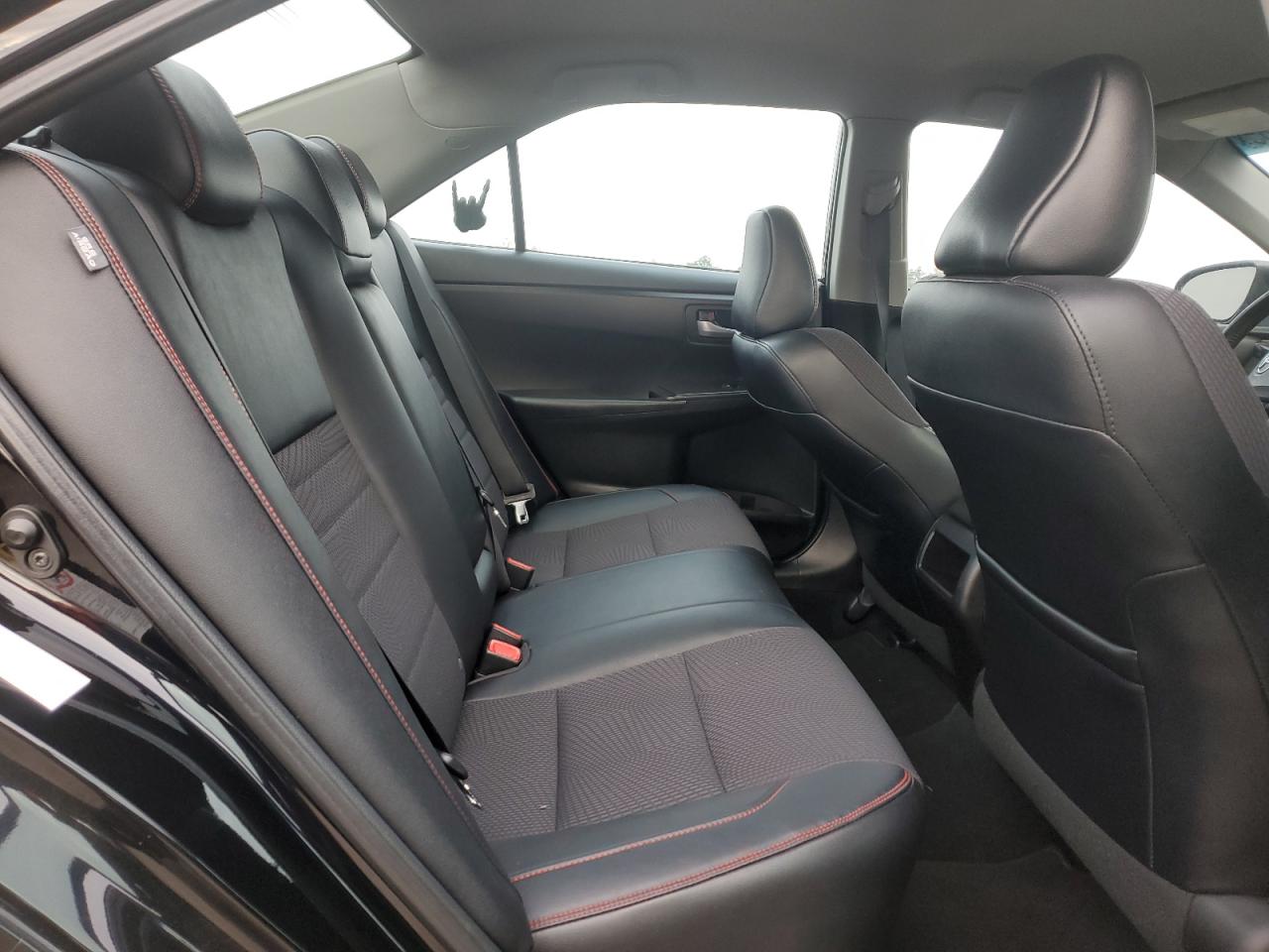 Toyota Camry Le Image 9