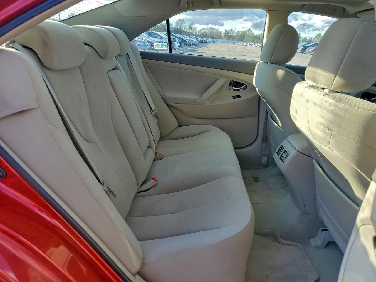 Toyota Camry Hybrid Image 8