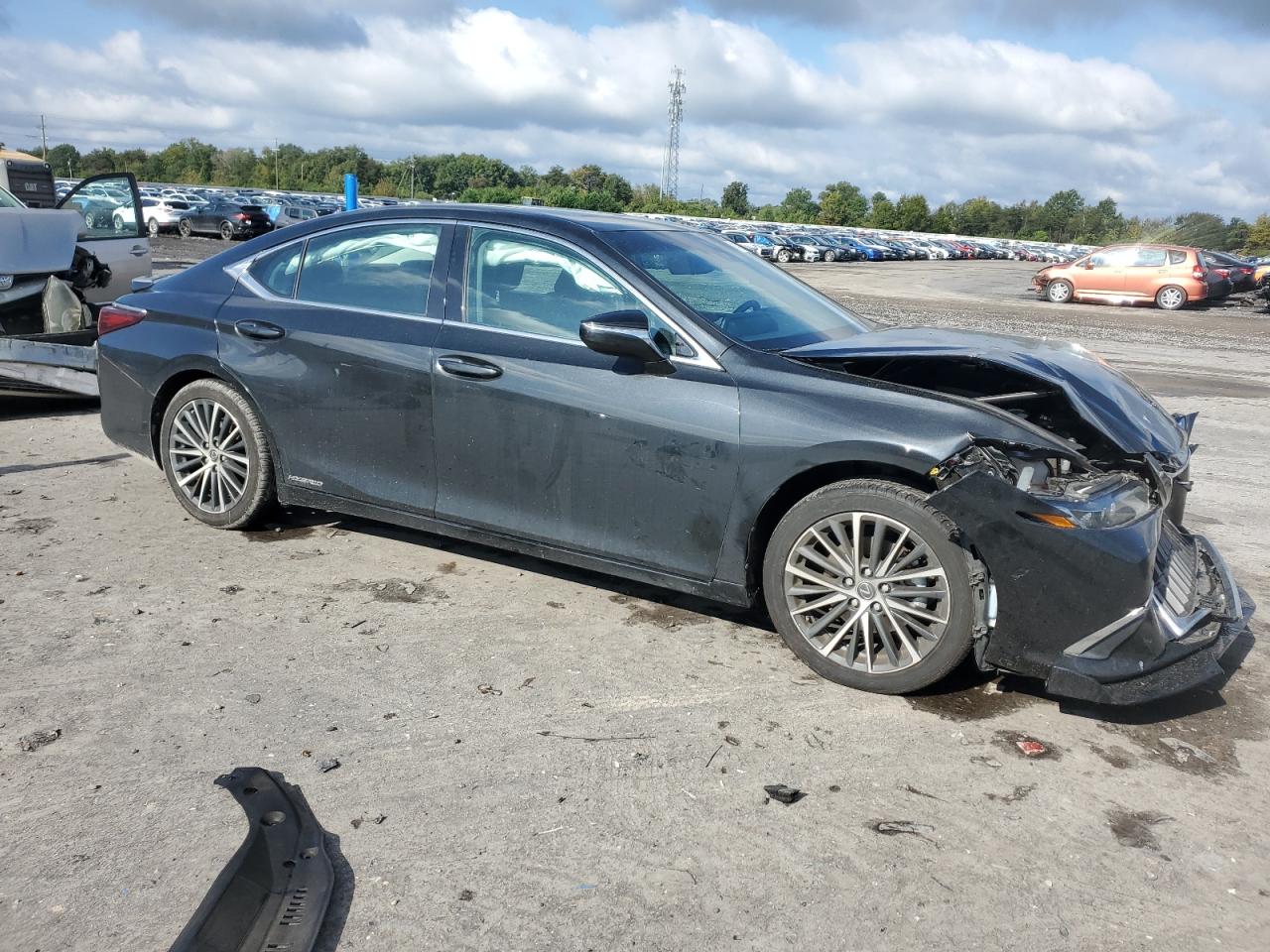 Lexus Es 300h Base Image 8