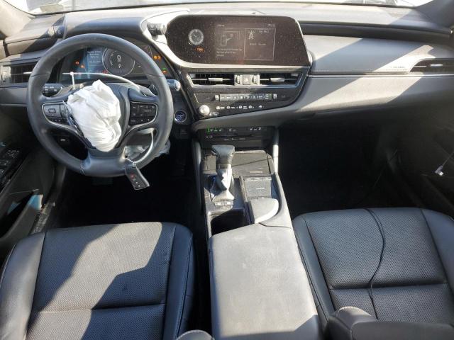 Lexus Es 300h Base Image 2