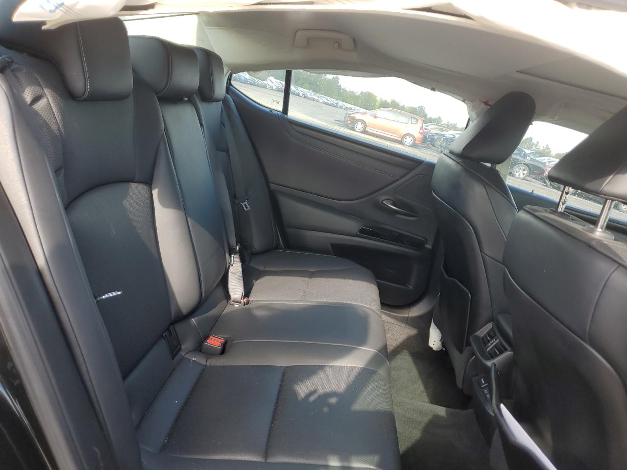 Lexus Es 300h Base Image 5