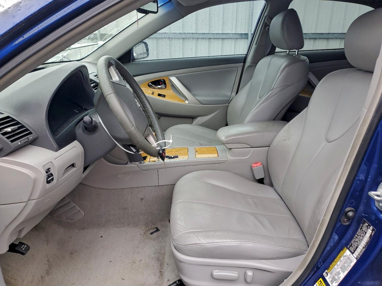 Toyota Camry Ce Image 4