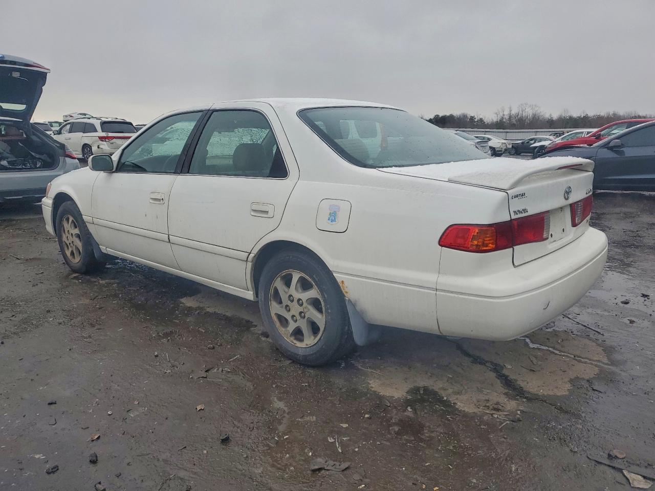 Toyota Camry Le Image 2