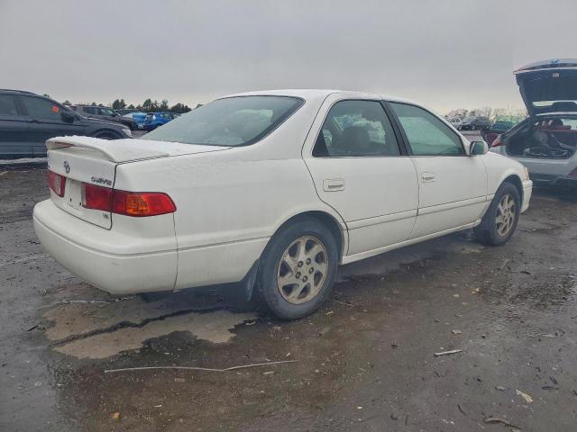 Toyota Camry Le Image 5