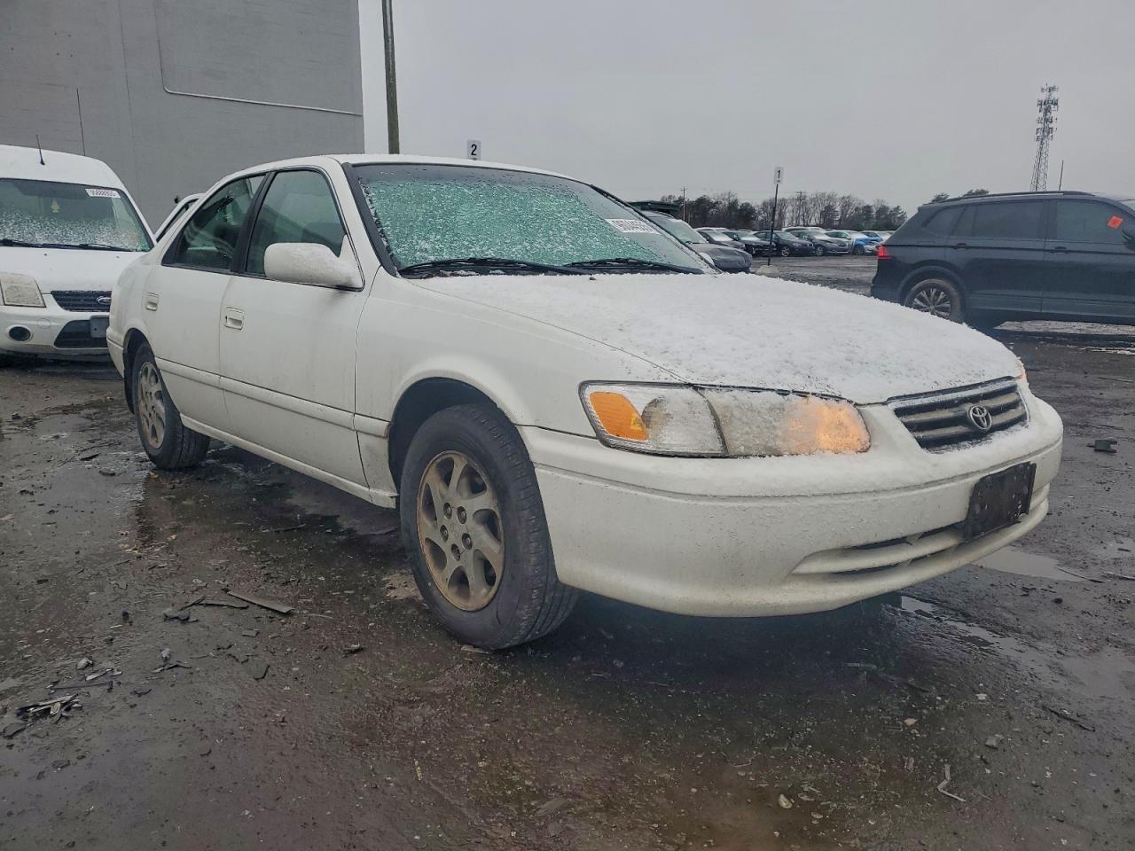 Toyota Camry Le Image 3