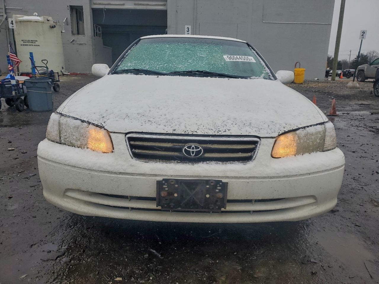 Toyota Camry Le Image 7