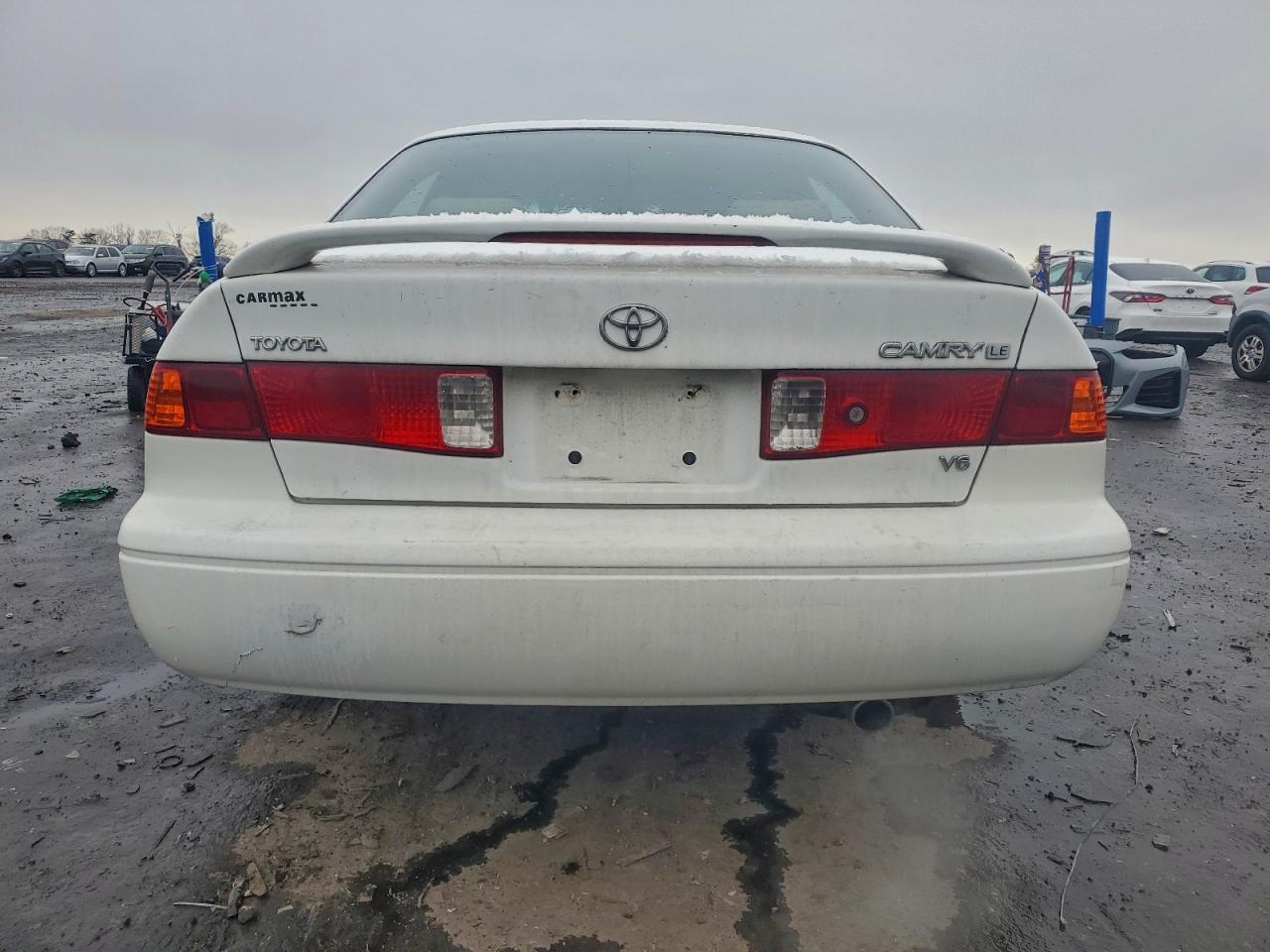 Toyota Camry Le Image 4