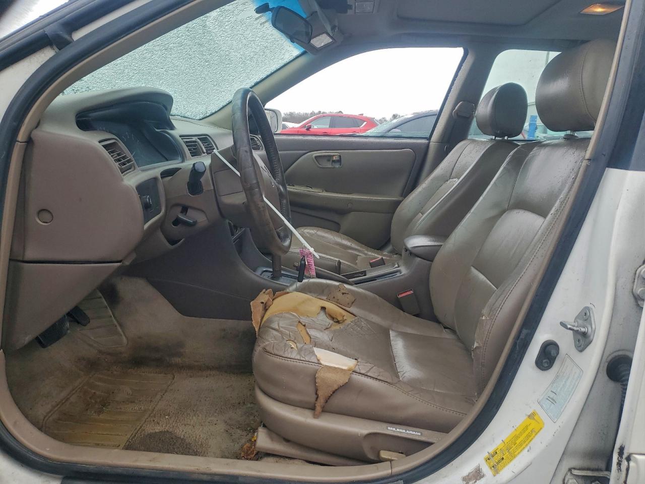 Toyota Camry Le Image 10