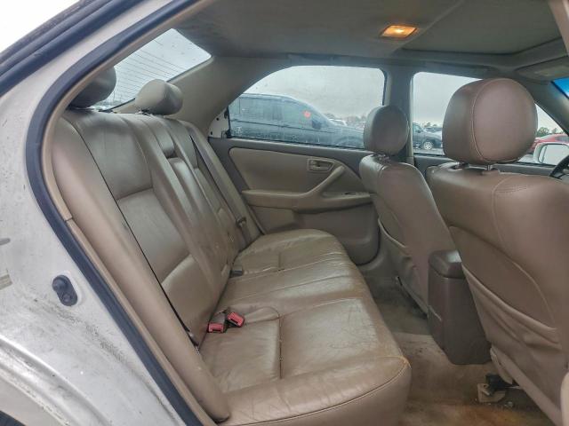 Toyota Camry Le Image 6