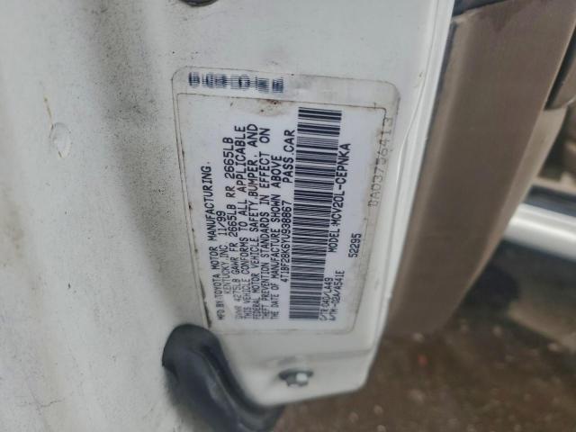 Toyota Camry Le Image 11