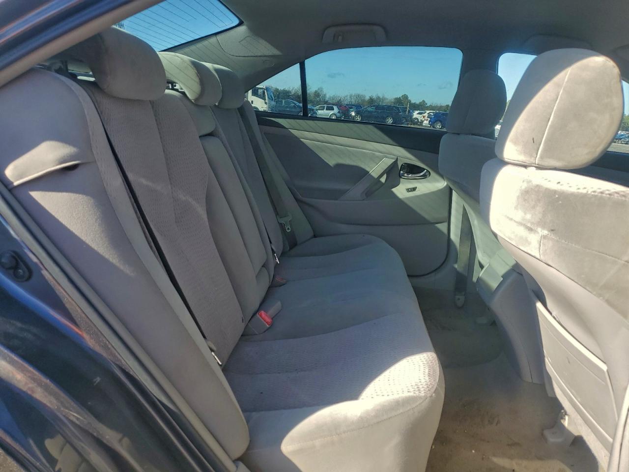 Toyota Camry Base Image 12