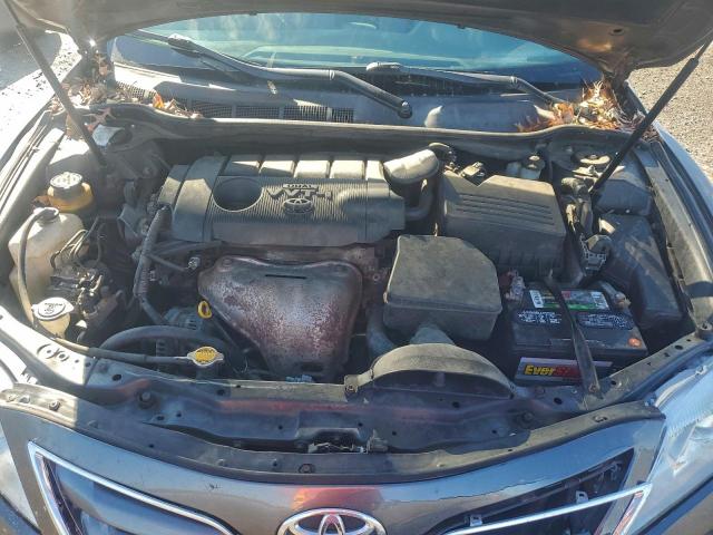 Toyota Camry Base Image 9