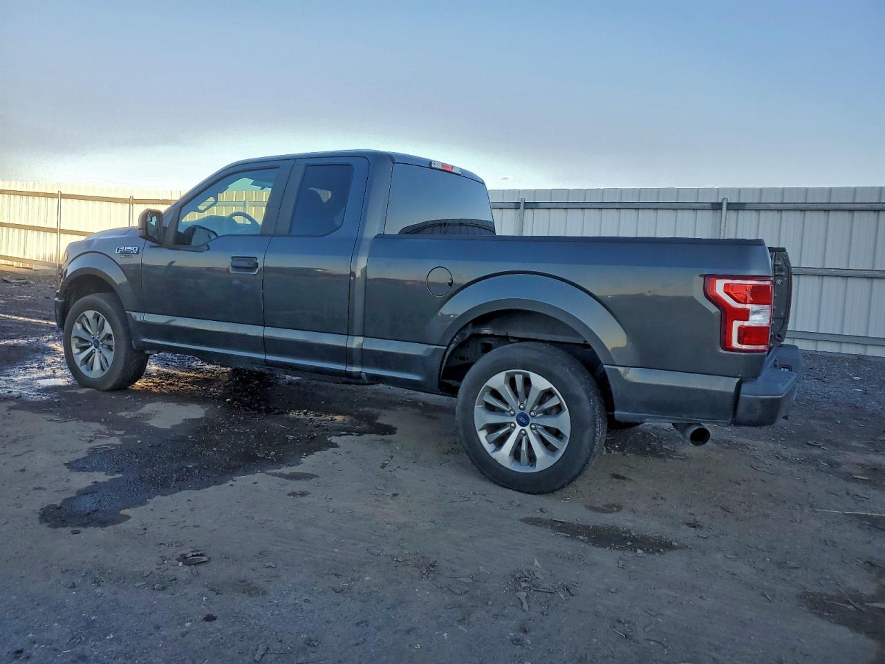 Ford F-150 Super Cab Image 4