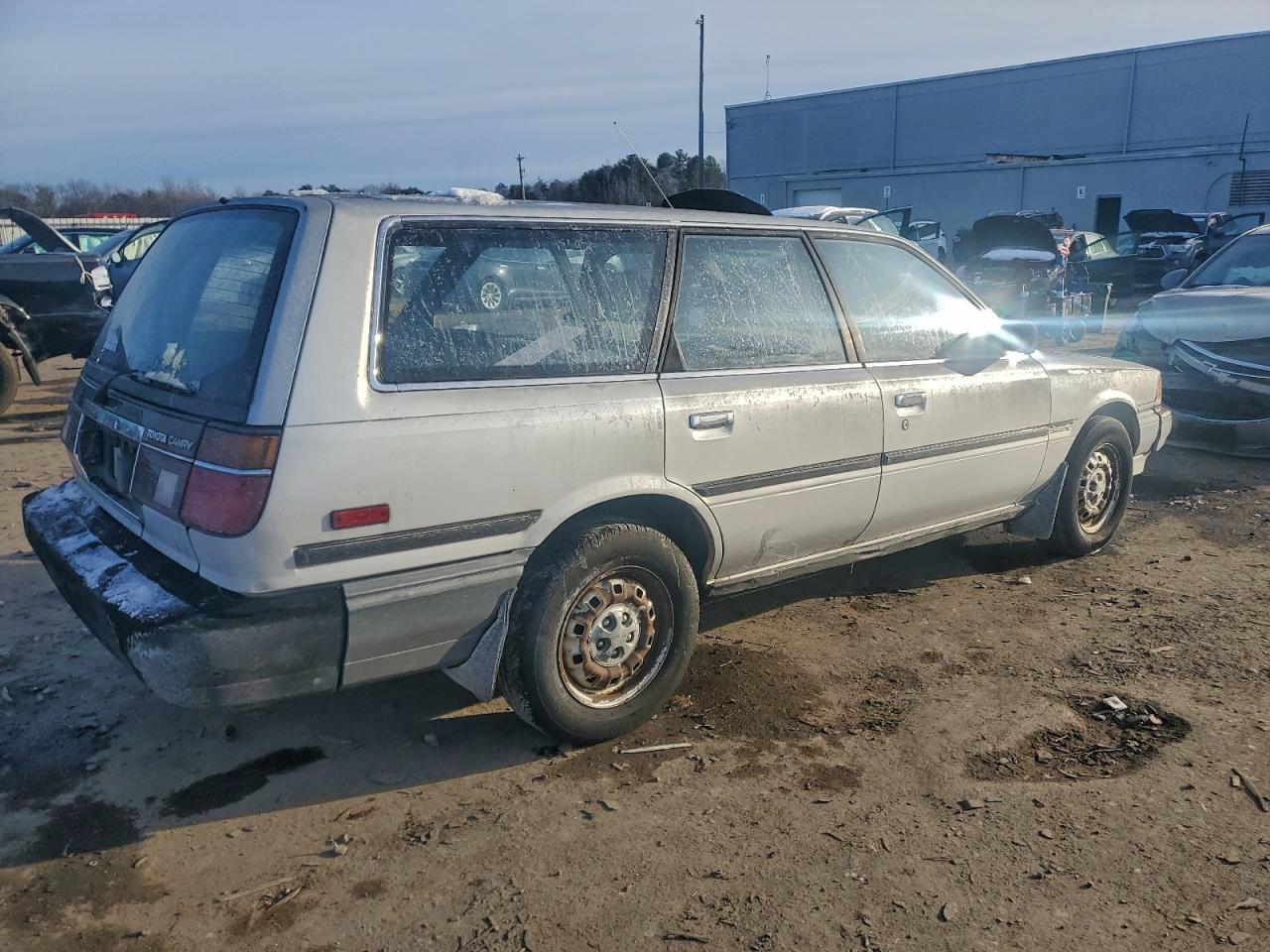 Toyota Camry Dlx Image 4