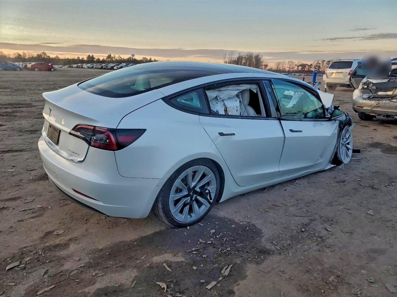 Tesla Model 3 Image 7