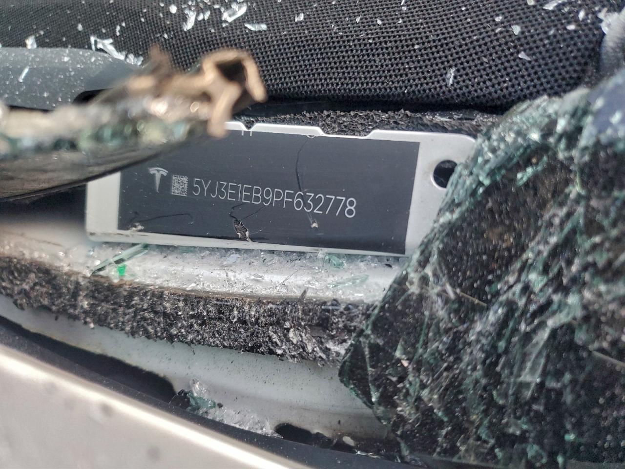 Tesla Model 3 Image 6