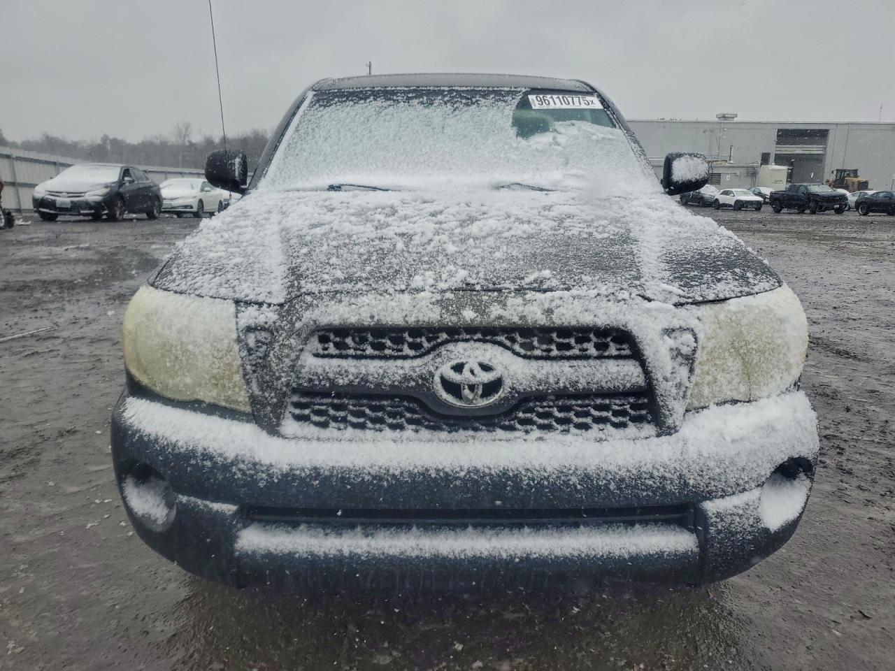 Toyota Tacoma Image 3