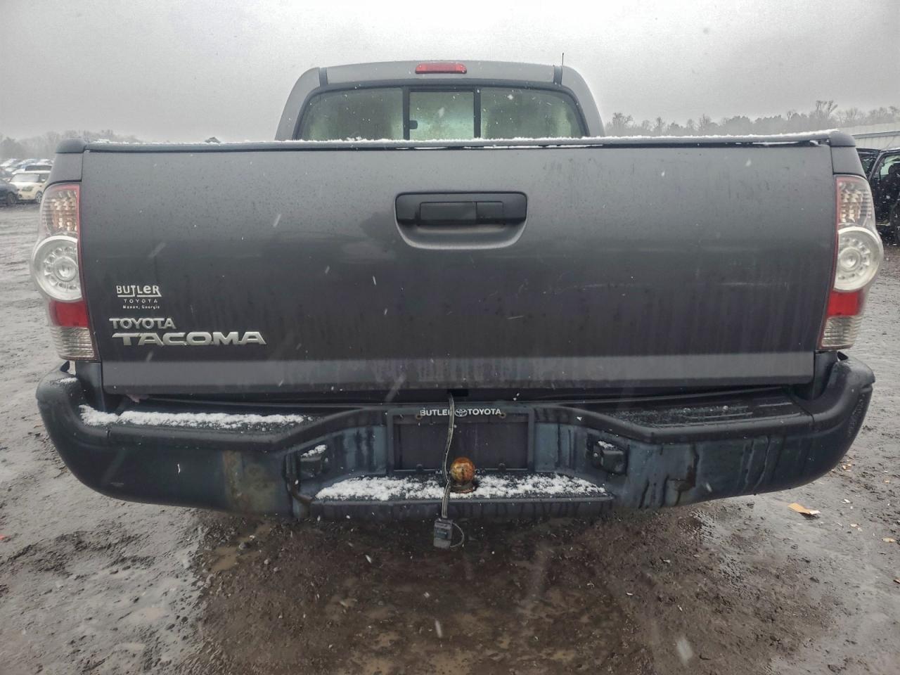 Toyota Tacoma Image 12