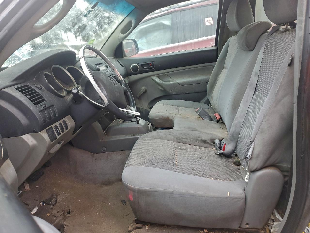 Toyota Tacoma Image 9