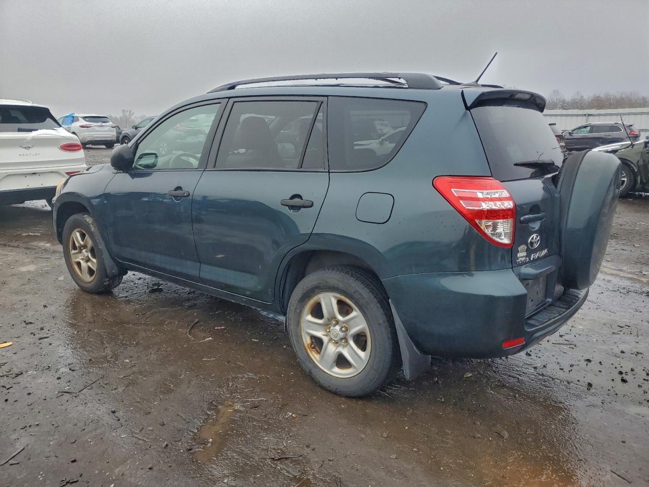 Toyota RAV4 Image 2