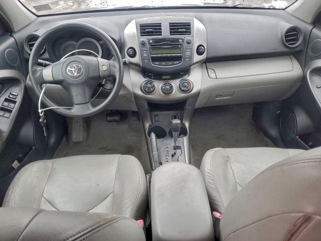 Toyota RAV4 Image 11