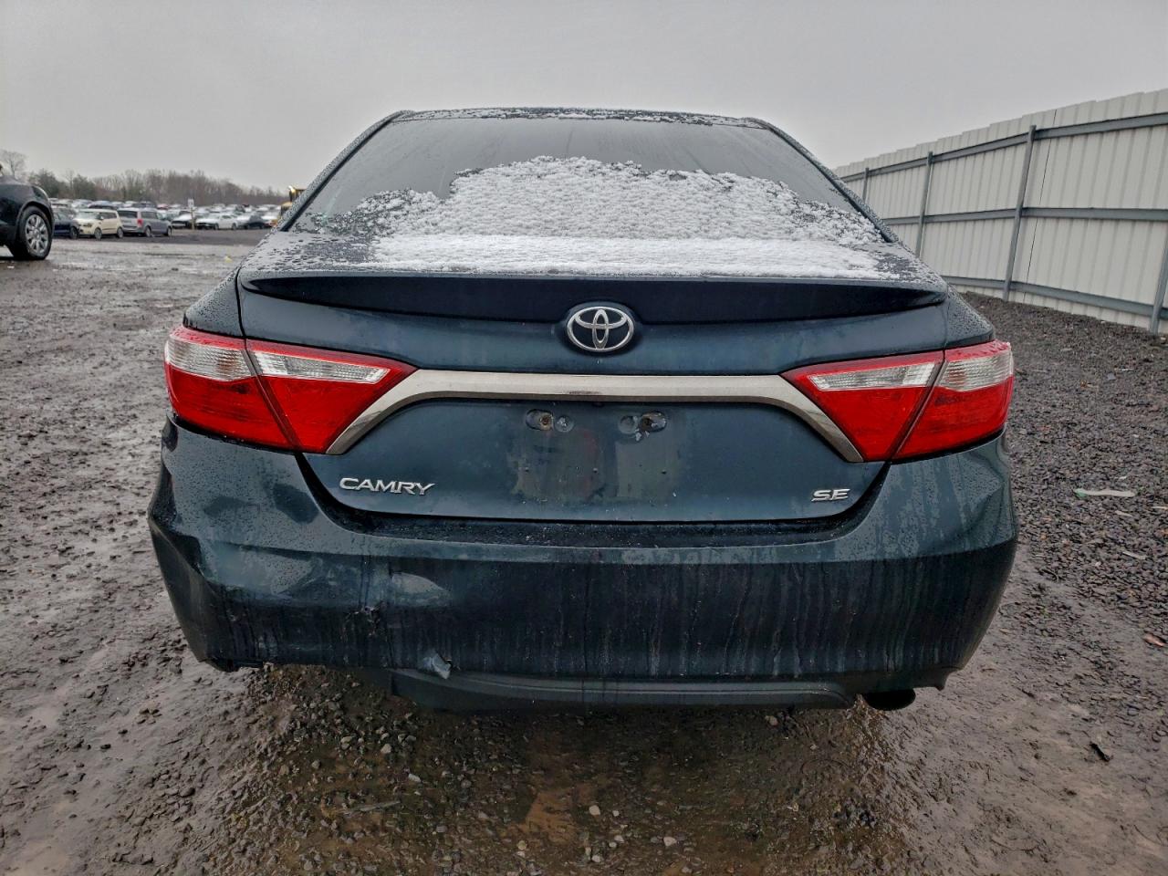 Toyota Camry Le Image 12
