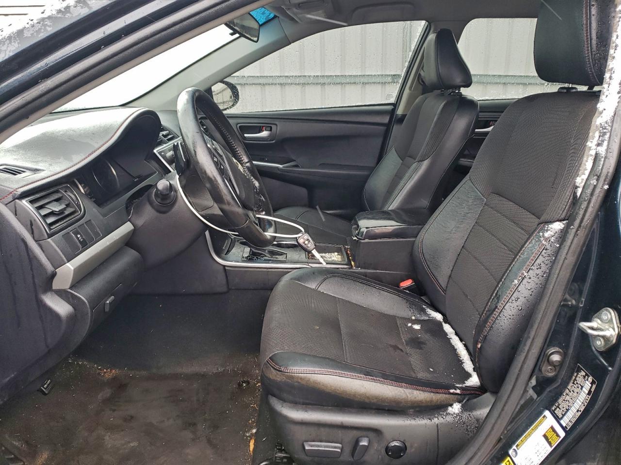 Toyota Camry Le Image 6