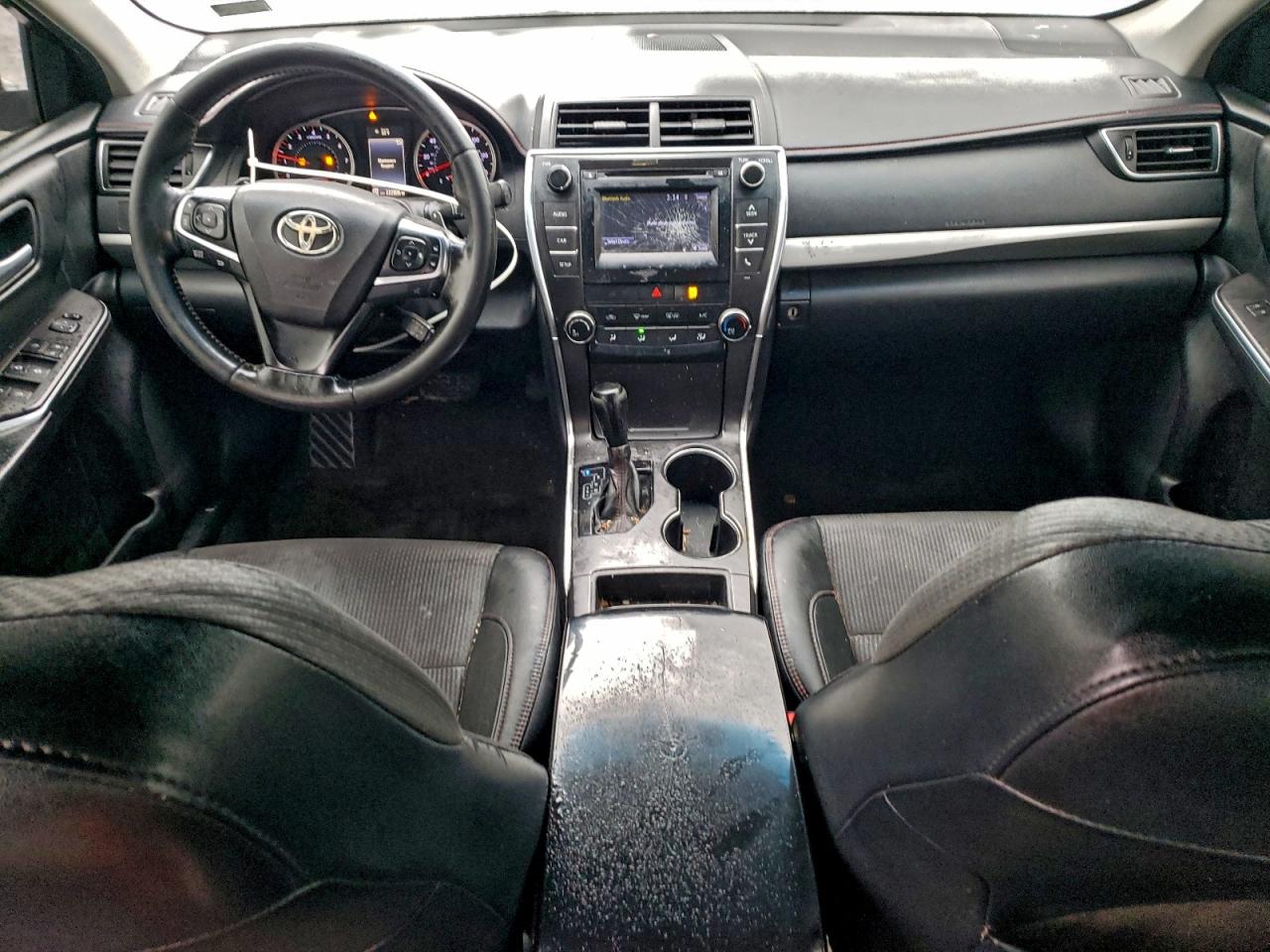 Toyota Camry Le Image 5