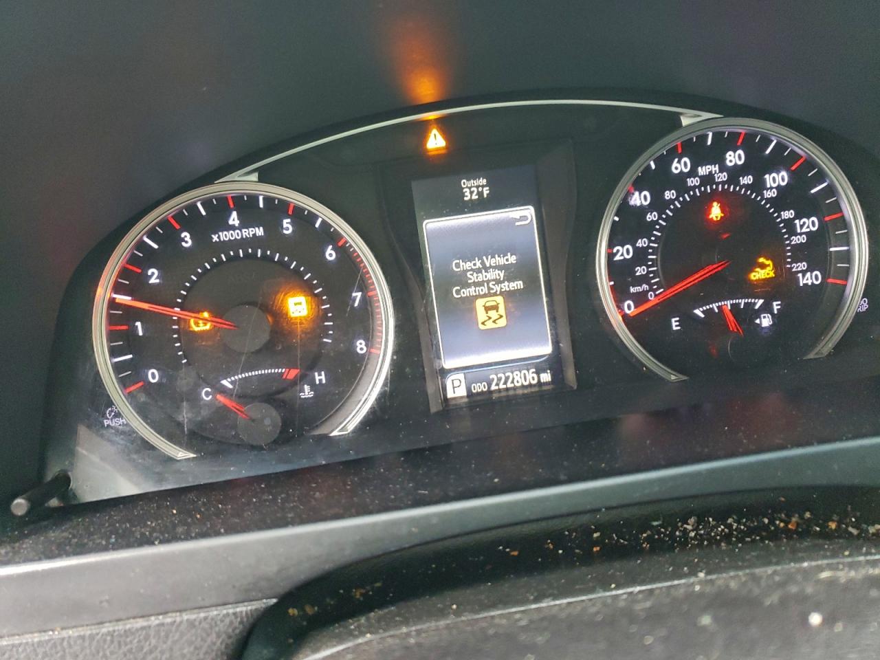 Toyota Camry Le Image 7