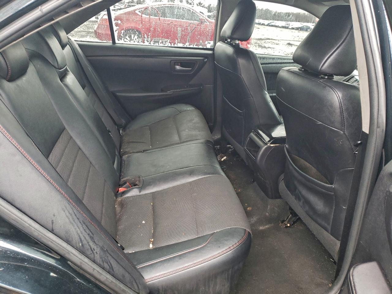 Toyota Camry Le Image 4