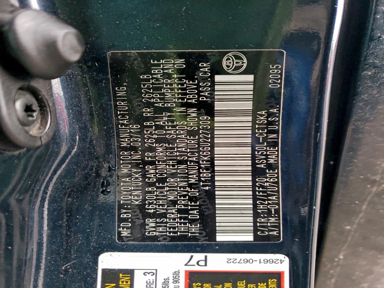 Toyota Camry Le Image 10