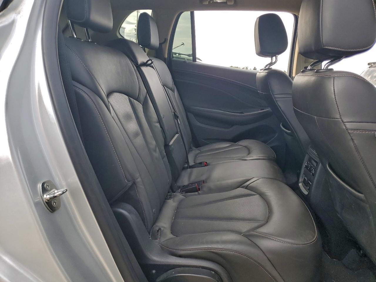 Buick Envision Essence Image 9