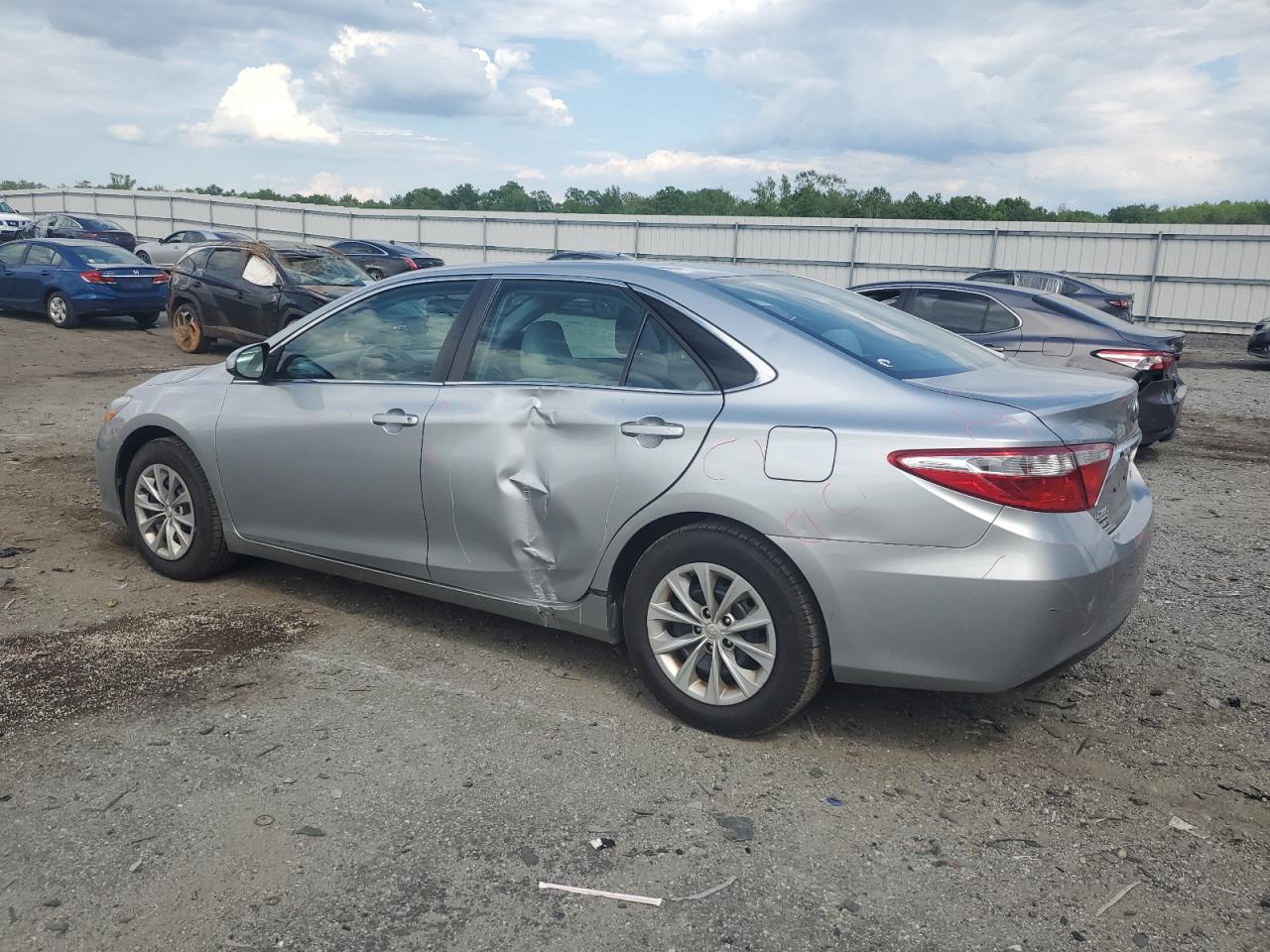 Toyota Camry Le Image 9