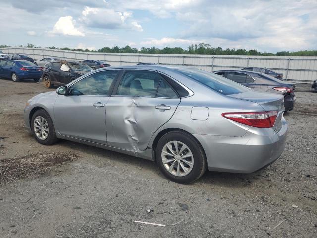 Toyota Camry Le Image 9