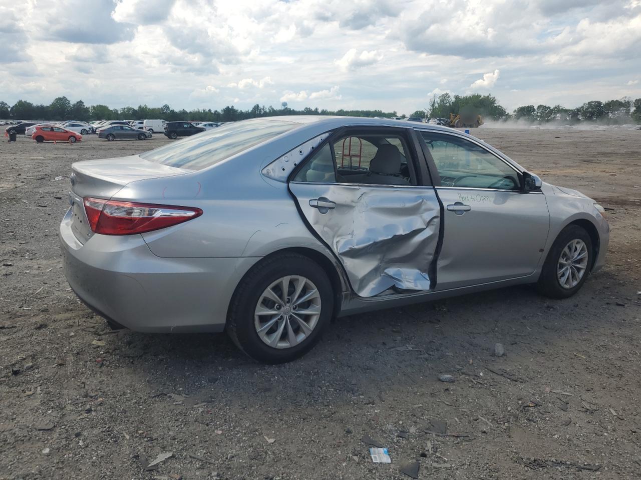 Toyota Camry Le Image 8