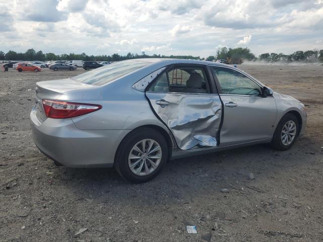 Toyota Camry Le Image 8