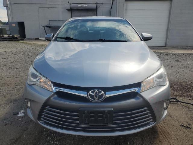 Toyota Camry Le Image 4