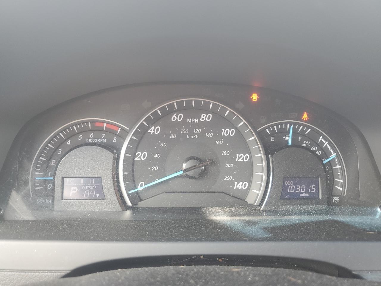 Toyota Camry Le Image 12