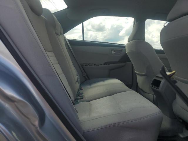 Toyota Camry Le Image 3