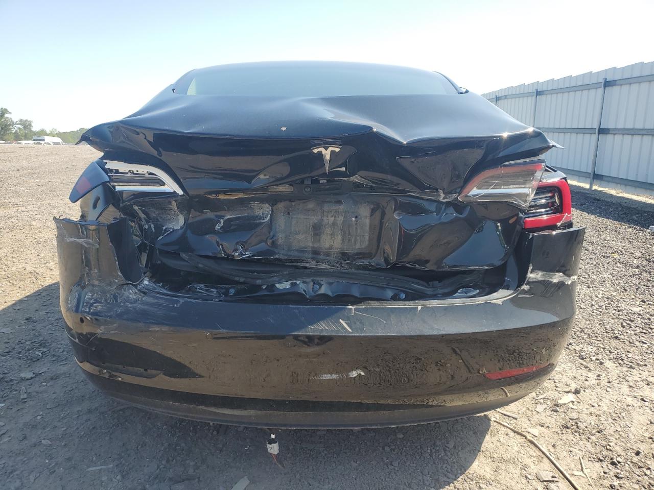 Tesla Model 3 Image 12