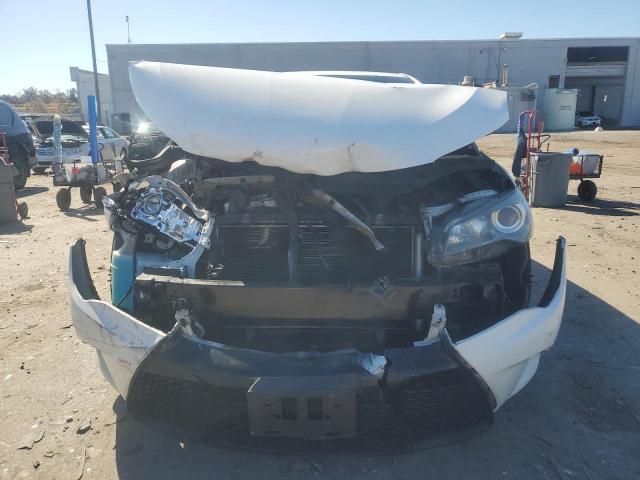 Toyota Camry Le Image 10