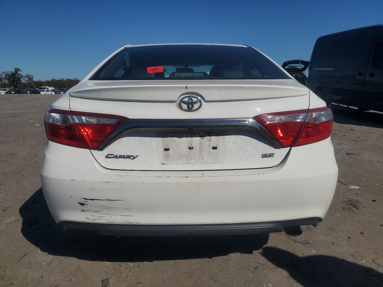 Toyota Camry Le Image 9