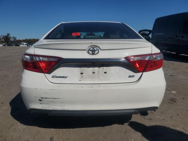 Toyota Camry Le Image 9