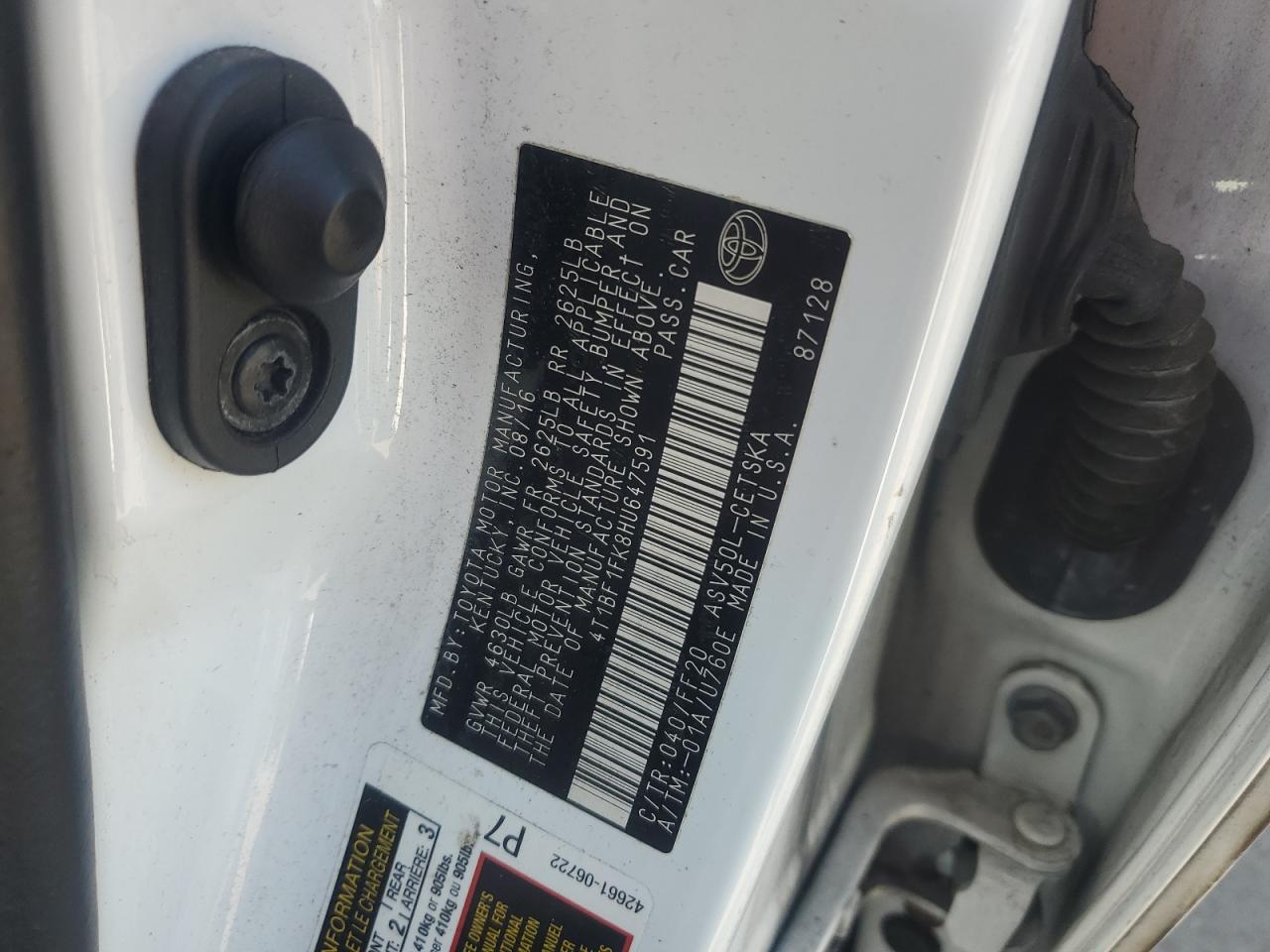 Toyota Camry Le Image 6