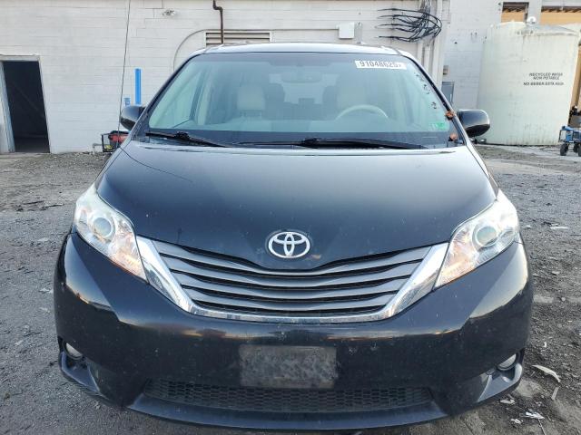 Toyota Sienna Xle Image 2