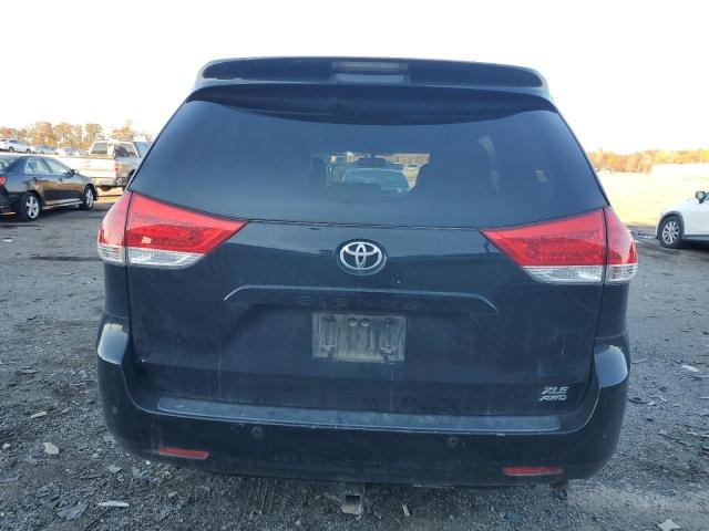 Toyota Sienna Xle Image 4